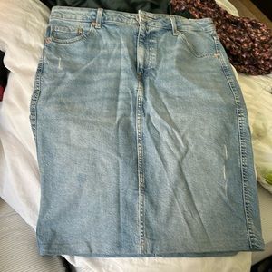 H&M Distressed denim skirt, excellent used condition, no slits